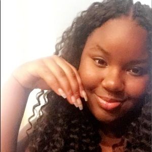 Meet your Posher, Elise